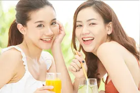 丈夫帮我的闺蜜搬家，结果不小心发生关系，我该原谅他们吗？图片