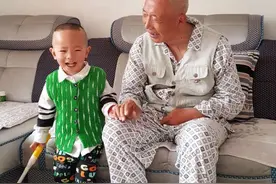 父亲的生日就是今天。噔，噔，噔……我确信他昨天来过图片