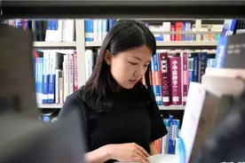 她半岁失聪，自学唇语以615分逆袭考上985名校，如今在清华攻读博士！图片