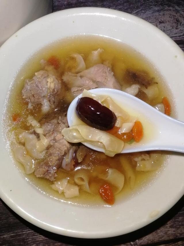 咳嗽可以喝花生花胶汤吗 咳嗽可以喝花生花胶汤吗宝宝