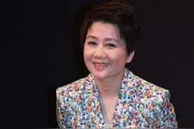 梁安琪：26岁用一支舞拿下赌王，10年连生5子，手段不输邓文迪图片