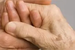 那年我鼻血时，老主任轻轻地将我拥入怀中图片