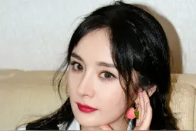 谁还敢说杨幂是少女？看她未修的侧颜，不过就是位老阿姨图片