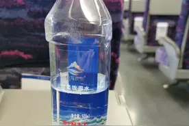 最贵的一瓶矿泉水图片