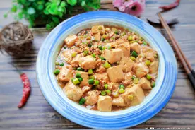 天热了，多吃豆腐少吃肉，家常做法多加一样菜，没想到这么好吃图片