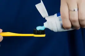 拉大便就像挤牙膏一样，可能是身体的求救信号图片