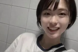 16岁高中生“男扮女装”走红，甜蜜形象吸粉无数，女同学：羡慕图片