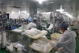 探访遵义口罩生产一线 | 加班加点，日产60万只口罩支援战“疫”图片