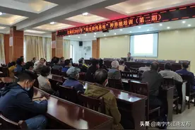 江南区残联依托“阳光助残基地”向农村 残疾人举办种养殖技术培训班图片