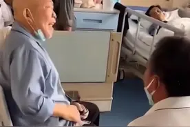 湖北老人查出重病，怕拖累儿子闹着要出院，儿子的做法太催泪图片