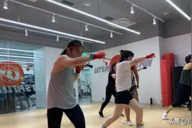 下班后，女人们靠打拳找回自我图片
