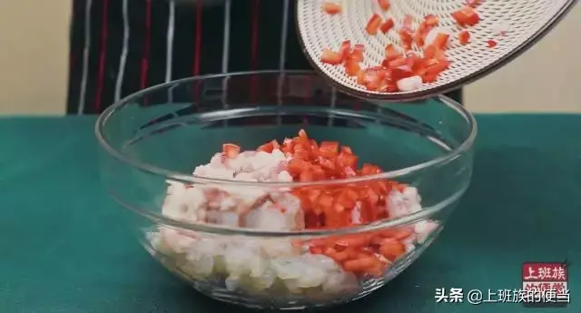 虾别再水煮了，只需1点技巧，口感弹牙喷喷香，一上桌就被吃光