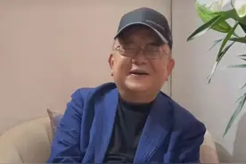 王刚8年后首回应砸宝案！曾传鉴宝错砸2亿古董，称：本不愿再提图片