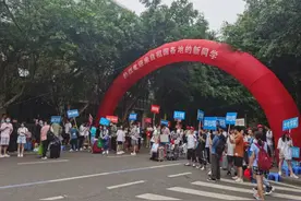 高校迎新，家长不进校，重庆大学今天迎6000多名新生图片