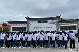 云南民大附中玉龙合作学校揭牌 全力打造玉龙教育新名片图片
