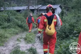 不要命！小伙为钓鱼爬下60米溶洞，被发现时奄奄一息图片