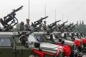 世界军用越野车系列21:三代猛士车族列装西藏军区竟然能扛大炮图片