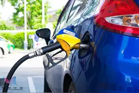 92、95、98号汽油有啥不一样？95比92耐烧还省钱？真相来了图片