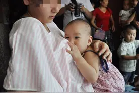 宝妈地铁喂奶遭侮辱，一席话回怼引网友点赞：哺乳也是女权之一图片