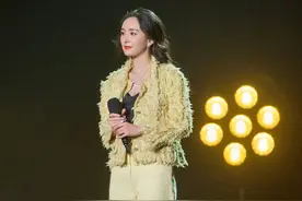 跨年晚会女明星拼高定：baby被嘲模仿热巴，杨幂两套全失手图片