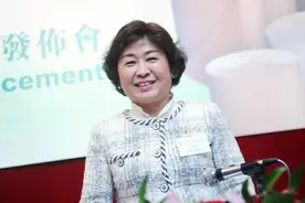 东莞女首富：27创业，靠回收废纸起家，49岁挣下270亿，凭啥？图片