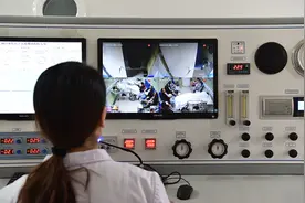 20岁姑娘车祸失忆，术后经过高压氧舱治疗10次恢复记忆图片