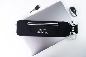 堪称“隐形”的运动腰包，薄至2.4mm！装满狂跑不移位，多孔透气图片