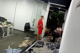 进货价200元/堆！服装网店被查，所谓“大牌”全是假的图片