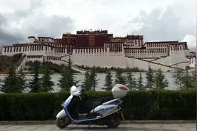 牛人，河南这位退休阿姨把小踏板骑到了西藏！还是一个人独行！服图片