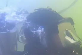 新的纪录即将诞生 澳大利亚男子挑战24小时海底清洁垃圾图片