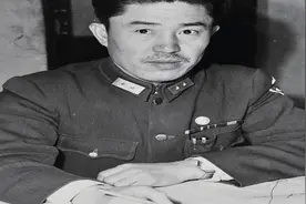 抗日名将郑洞国，为何中途醒悟投靠共产党？图片