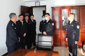 林海峰同志走访调研市公安局时强调: 建设更高水平的平安江城图片