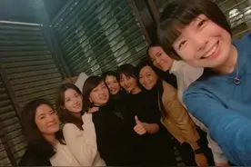 终于挤进名媛圈？章泽天低调亮相张宇合影，曾参加聚会被删照片图片