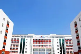 河南省这所县级高中不得了，清华北大录取人数位列全国第一位图片