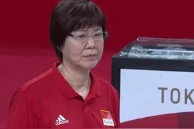 女排遭横扫！张常宁吐舌无奈，全员黑脸看对手庆祝，颜妮丁霞争执图片