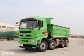 三一C8法规版渣土车实拍,驾驶室配置丰富,整车自主设计性能更稳了图片