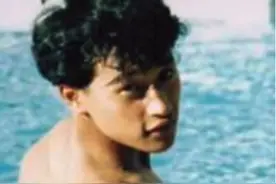 49岁陈志朋晒泳池旧照，撞脸张国荣身材圆润，暴瘦20斤后秀蛇精腰图片