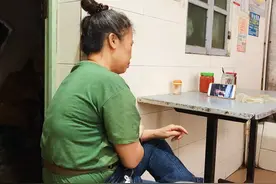 藏在深巷22年的牛骨汤，老板娘会rap图片