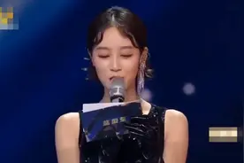 意难平！高开低走的蓝盈莹，为参加《浪姐》无奈从北京人艺辞职图片