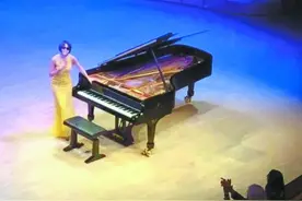 温哥华独奏巡演戴墨镜登台，钢琴演奏家王羽佳真的做错了吗？图片