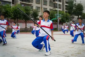 学生军训，不再只是踢正步，叠被子…图片