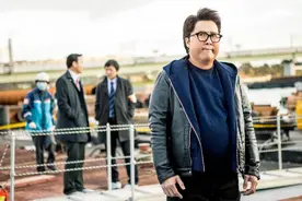 他出生在功夫世家，8岁获得世界冠军，如今因《肥龙过江》火了图片