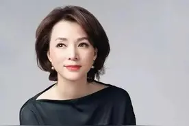 董卿没有主持牛年央视春晚，可她十多年来春晚造型都火了图片