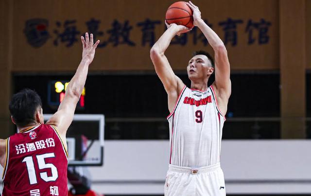 易建联复出首秀!砍下全队最高分