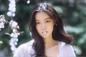 会取景不如会摆姿势，户外拍摄文艺写真照，这7个姿势不要错过图片