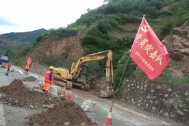 国道310线K1435+400处便道抢通图片