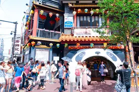 日本人有礼貌？当地华裔吐槽：都是骗人的图片