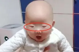 产妇生下“小眼睛宝宝”很嫌弃，婆婆安慰会变大，百天后却打脸了图片