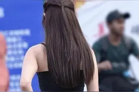 贴身提臀的打底裤，有设计感的才时髦好看，气质凸显图片