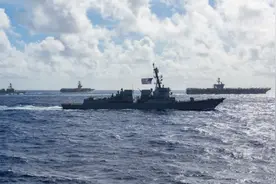 美国接连在菲律宾海域进行双航母演习 专家：表面闹得欢 实则外强中干图片